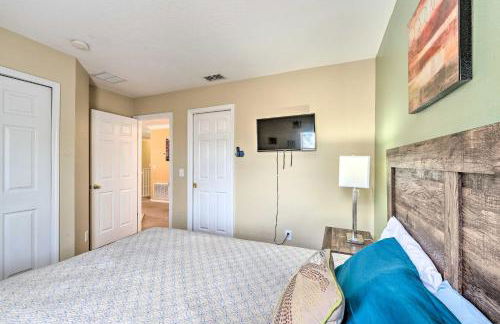 Spacious Family Home with Spa in Davenport! - Photo 24