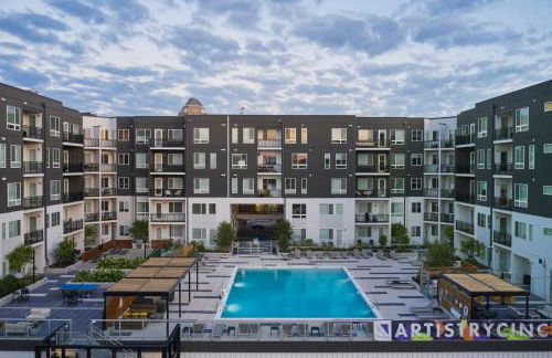 The 513 Flat 2! 1BR, 1Bath Apt with Pool and Riverfront View! Free Gated Parking! Only Steps from The banks & Stadiums! - Foto 25