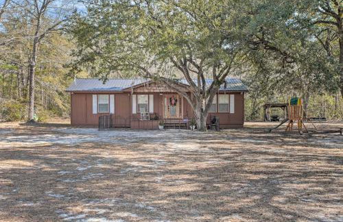 Charming Retreat on 20 Acres with Private Lake! - Foto 7