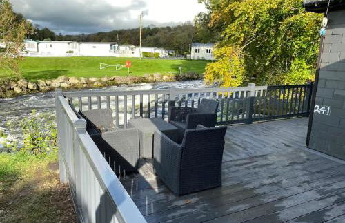 Stunning 3 Bed Riverside Cabin in Snowdonia - Photo 48