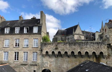 AU COEUR DE VANNES - VUE SUR LES REMPARTS - 2 CH - Foto 9