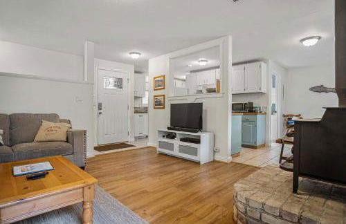 #StayInMyDistrict Cozy Rockaway Beach Cottage - Foto 4