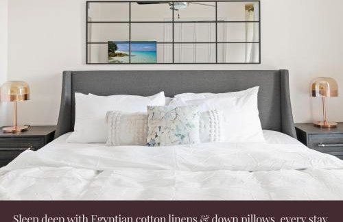 Contemporary Dallas 2BR Condo Patio & Pool - Photo 7