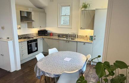 Bright, Spacious, Charming & Fully Equipped Victorian Flat in Quiet Brixton - Foto 6