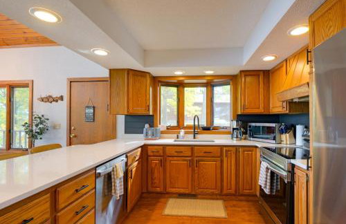 Rice Lake Cabin Retreat with Red Cedar Lake Access! - Foto 9