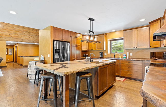 Larkspur Hills 5 BR Villa with Hot Tub - Photo 15