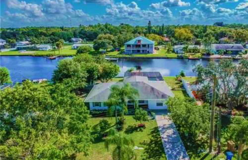 Blue Heron House, Private 4 BR Waterfront w Heated Pool and Fire Pit - Foto 1