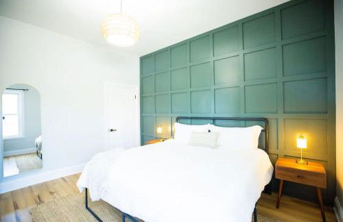 Jennifer's Broadway Cozy Gem w Fireplace King Bed - Foto 12