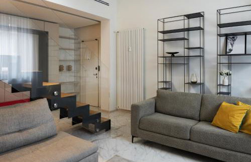 Luxury Milan Apartment - Penthouse in Historic City Center - Photo 2