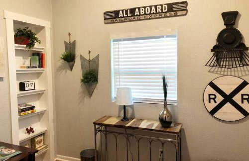 Downtown Dunedin! 2 bedroom 2 bath NO KIDS, NO PETS - Photo 24
