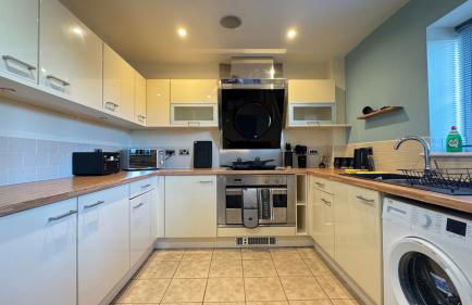 Stylish 2 Bedroom Apartment With 2 Bathrooms and Free Gated Parking - Foto 15