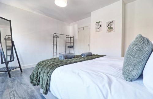 Comfy 4 Bed, Sleeps 8, fast WIFI, Contractor friendly - Foto 7