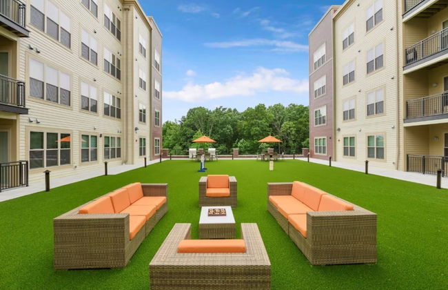 Stylish 1 BR Apartment w Movie Theater - Photo 37