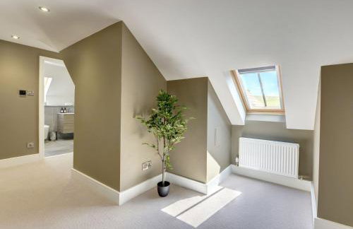 The Gate House - Photo 40