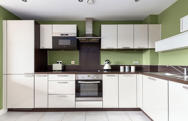 Idyllic 2 Bed Flat with Balcony in Canada Water - Foto 24