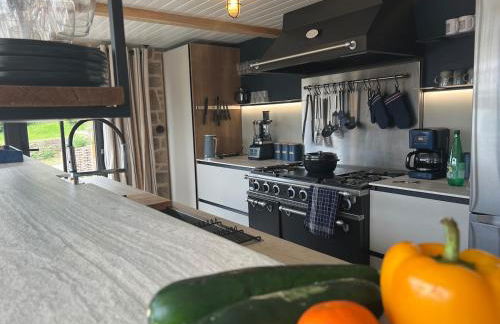 Ti an Aod Beachfront Stone Cottage Sleeps 10 OI Collection Rentals - Foto 46