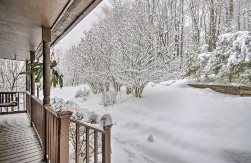 Modern Mountain Retreat with Deck and Hot Tub! - Foto 29