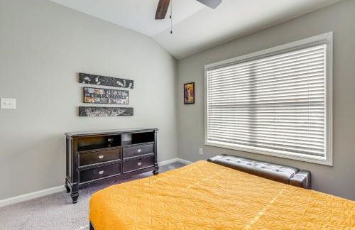 Patio with Fireplace Spacious Sharpsburg Home! - Foto 18