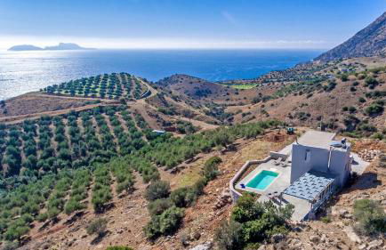 Tranquil sea view villa with private pool, just 2km from the beach! - Foto 2