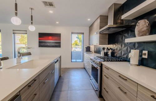 Luxury Scottsdale Retreat with Heated Pool, Hot Tub, Fire Pit & Game Room & Sleeps 12 - Foto 20