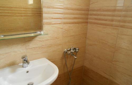 Village House - Photo 20