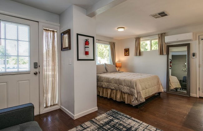 Charming Mid Town Guest House W/private Patio! - Foto 7
