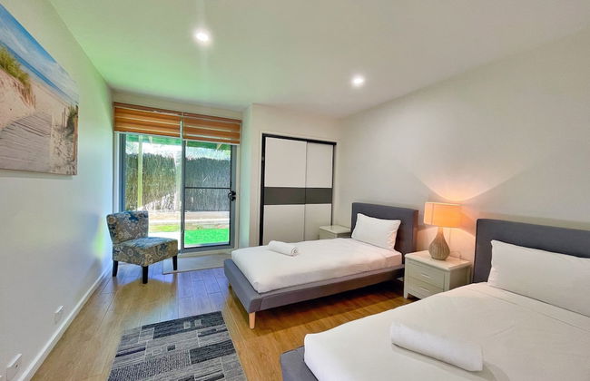 Phillip Island Towers - Photo 3