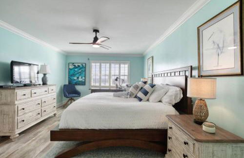 Oceanfront Elysium with a pool - Photo 31