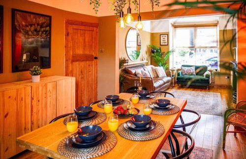 Boho Beach House Hot Tub, 3 Bedroom - Foto 4