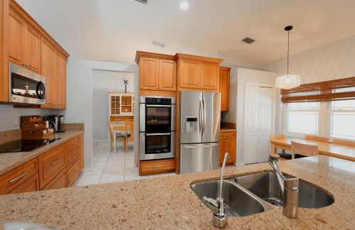 Poolside Miami Paradise with BBQ & Outdoor Lounge - Foto 13