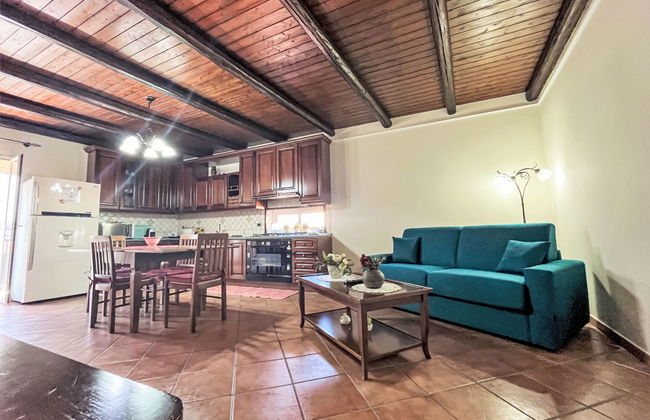 2 bedroom House in Partinico - Photo 1