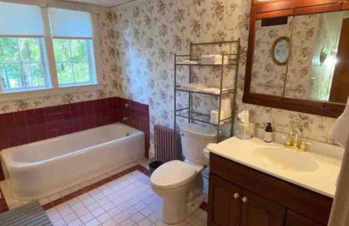 The Hillside B&B. Home w/ Breakfast Service! - Foto 29