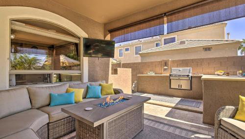 Family Gem in Phoenix with Saltwater Pool and Theater - Foto 2