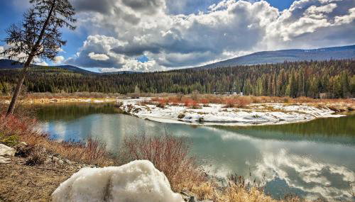 Private Yaak River Hideaway with Deck and Mtn Views! - Foto 2