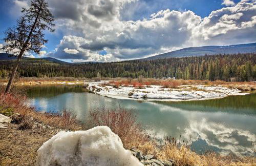 Private Yaak River Hideaway with Deck and Mtn Views! - Foto 2