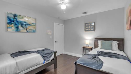 Stunning 4 Bedrooms House with Pool 6 minutes to the Ocean - Foto 3