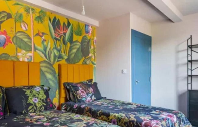 Immaculate 6-bed Ivy House - Photo 6