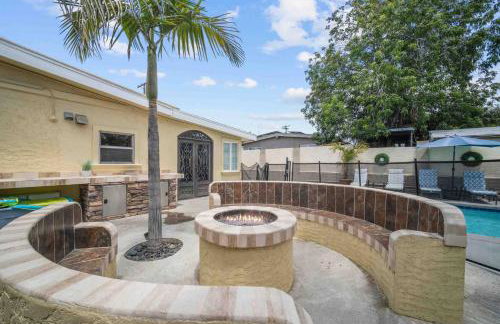 Spacious 4BR w/ Pool, Spa, Mini Golf & Game Lounge - Foto 17