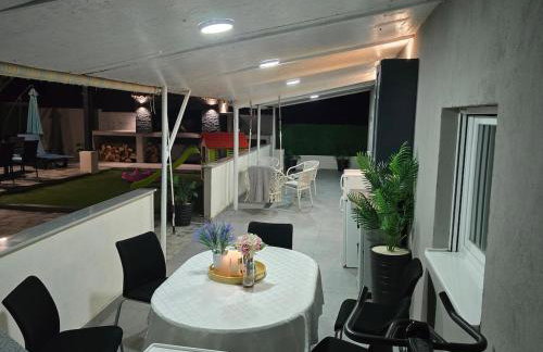 Grey House with heated pool Kričke Drniš - Foto 16