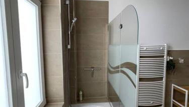 LUCKY STAYS LS10 - Vollausstattung - Zentrum - Aufzug - große Küche - 2 Zimmer - Smart-TV - Foto 2