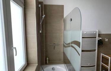 LUCKY STAYS LS10 - Vollausstattung - Zentrum - Aufzug - große Küche - 2 Zimmer - Smart-TV - Foto 2