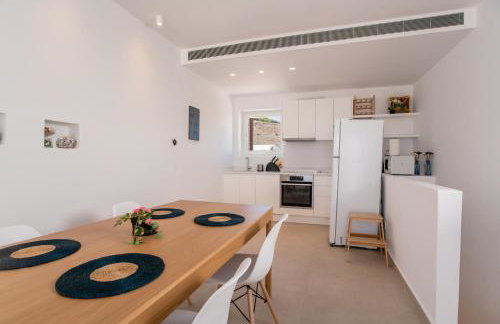 Deluxe Maisonette With Private Jacuzzi - Photo 56