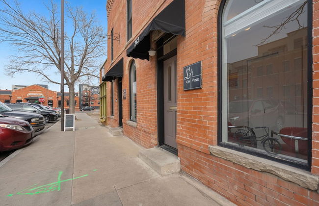 Pine Street Loft –Just steps from Old Town Square! - Photo 33