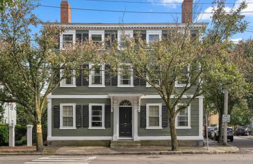 1803 Salem 1BR | Walk to Haunted Happenings - Foto 3