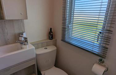 Beautifully presented beachcomber holiday home sited on the Durdle Door holiday park within a few minutes walk from the path that leads to the famous Durdle Door arch and Lulworth cove - Foto 11