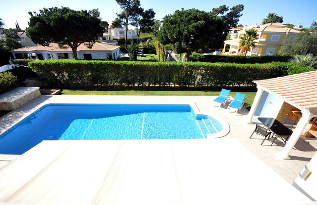 6 Bedrooms, Walking Distance to Amenities, Private Pool, Free AC and Wifi - Foto 18