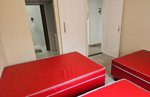 Belíssima Casa a Beira Mar com Piscina Aquecida Cobrado a Parte, 5 Quartos com Ar Condicionado, Amplo Salão de Jogos com Mesas de Bilhar e Pebolim, Amplo Espaço Externo com Churrasqueira em Deck Gourmet Coberto frente a Piscina,Tudo isso á Beira Mar - Photo 48