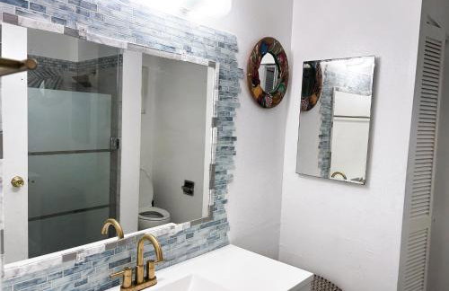 Blue ocean views, AC, 2B2B, Pool, 2 Min Magic sands Beach - Foto 20