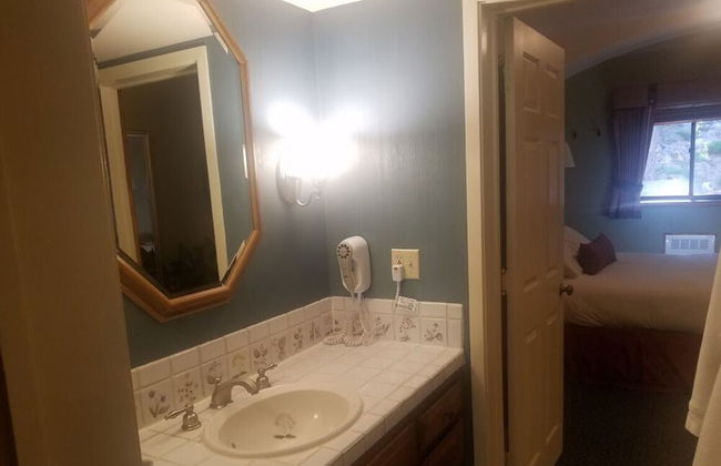 GetAways at Olympic Village Inn - Photo 13