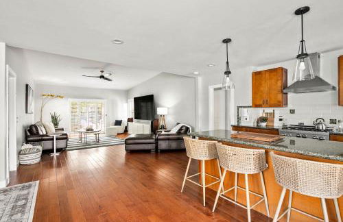 Cozy 3BR Steps to Dining & Attractions - Foto 3